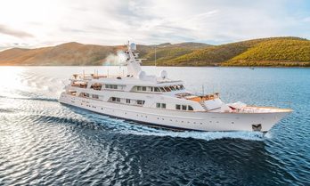 Charter yacht VICTORY at sea